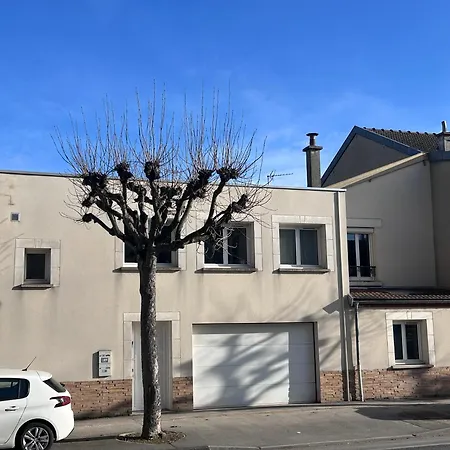 Lumineux 45 M2 Avec Parking Proche Gare Et Centre De Apartman