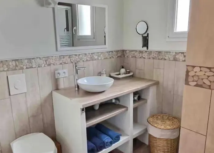 Lumineux 45 M2 Avec Parking Proche Gare Et Centre De Appartement