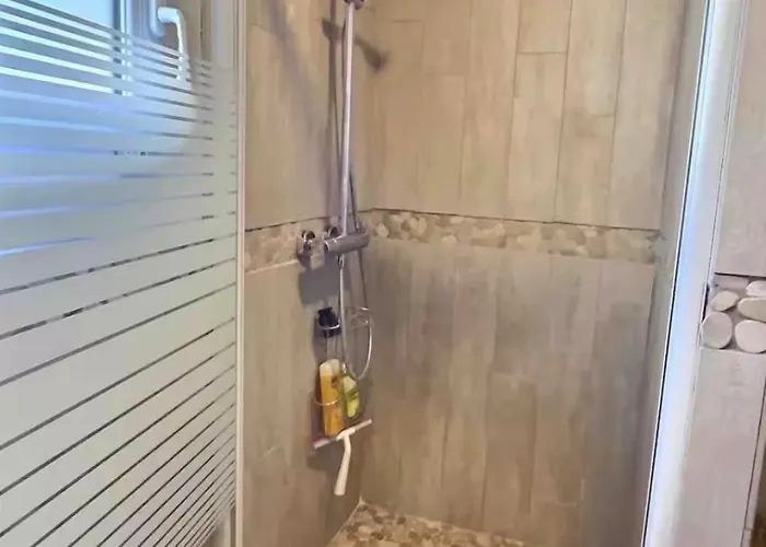 Lumineux 45 M2 Avec Parking Proche Gare Et Centre De